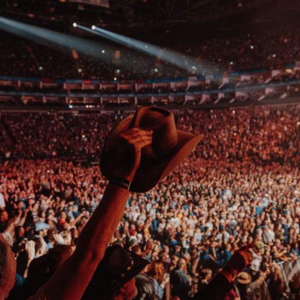 country music concert crowd